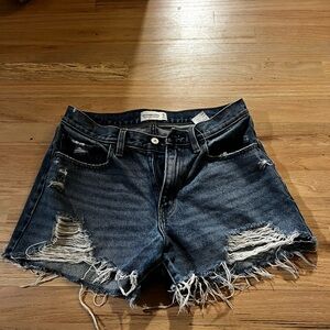 Abercrombie and Fitch Midrise Boyfriend Jean Shorts - Size 8 29